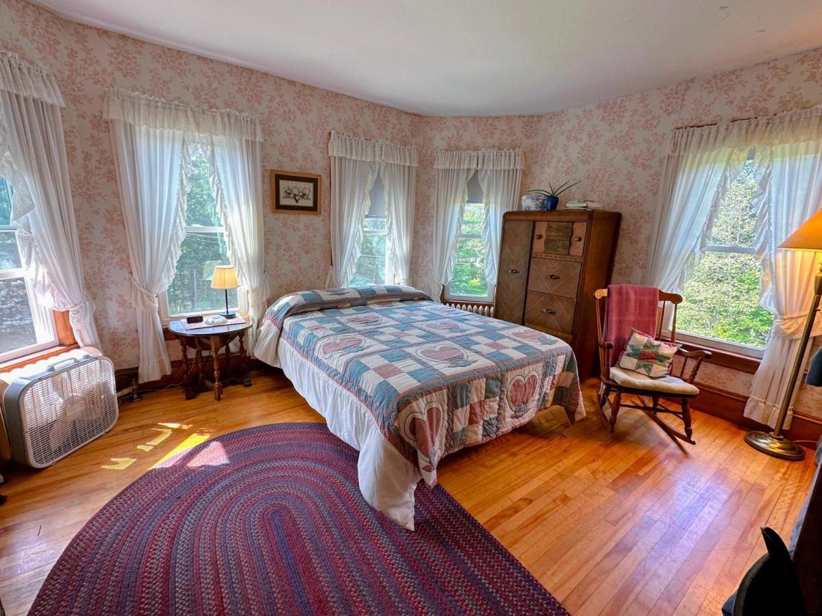 Private 2 Bedrooms And 1 Bathroom In Grand Victorian Home In The Heart Of The Whiite Mountains! Great Host Whitefield Zewnętrze zdjęcie